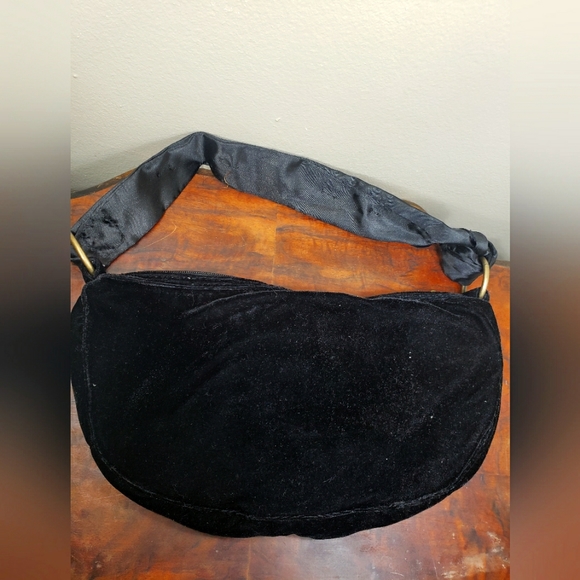 SO Ladies Black Velvet Hand/ Shoulder Purse Embroidered With Roses - Picture 9 of 16